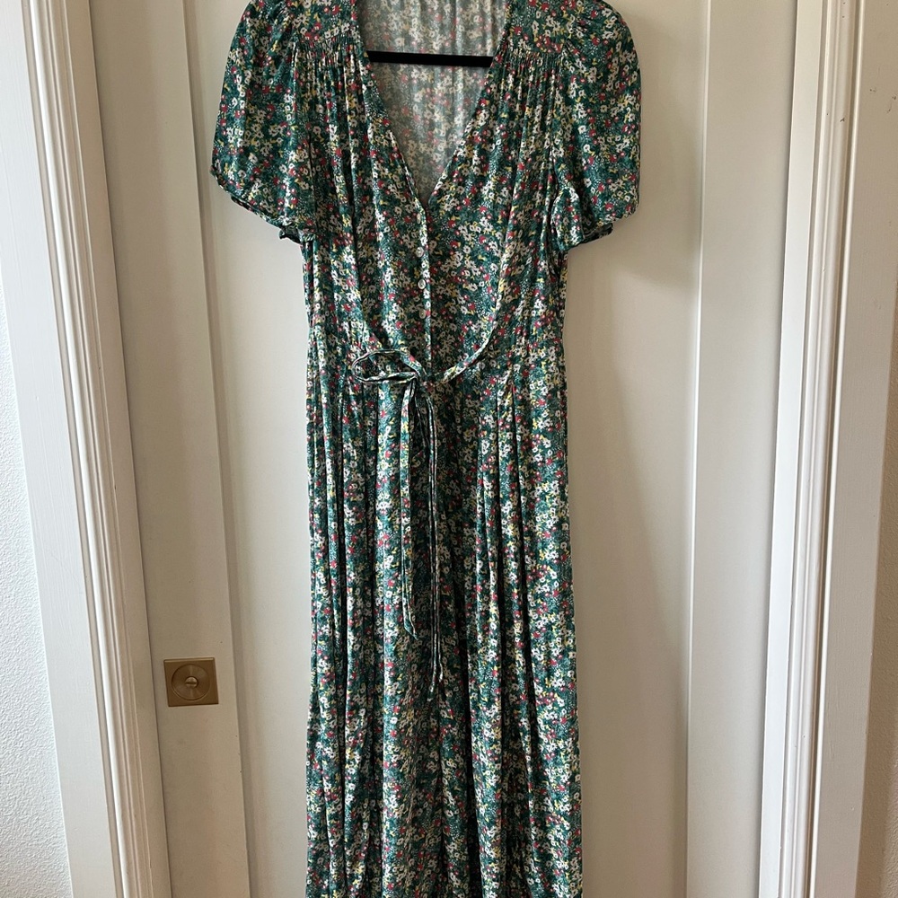 Chic Floral Maxi Dress in Green